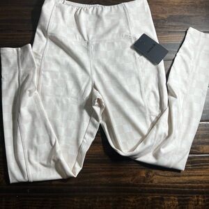New Hurley size small checkered leggings with side pockets. NWT.   ‎ Inseam 25.